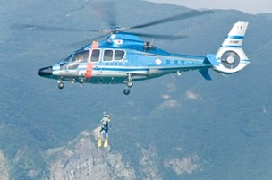 警視庁ヘリ「おおとり」による救助活動の写真