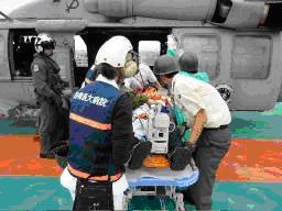 在日米海軍ヘリによる医療搬送の写真