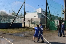 写真：市民への放水指導