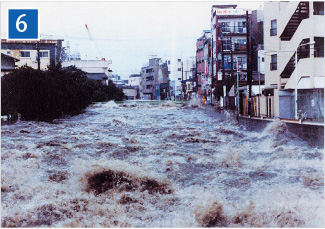 神田川の浸水被害の写真