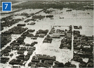 浸水した亀有駅周辺の上空からの写真