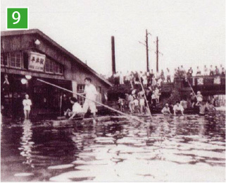 浸水した平井駅前の写真