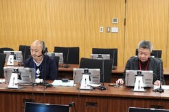 写真:会議の様子(2)(2名の座長の様子)